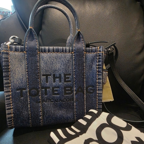 Meet your Posher, Kendall - Picture 2 of 4